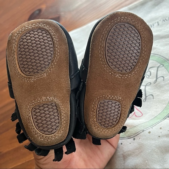Little love bug moccasins - Picture 4 of 4
